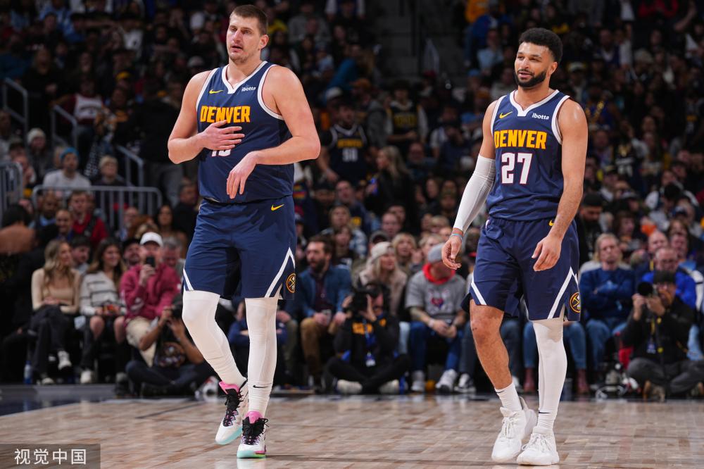 显得略为疲 显得略为疲